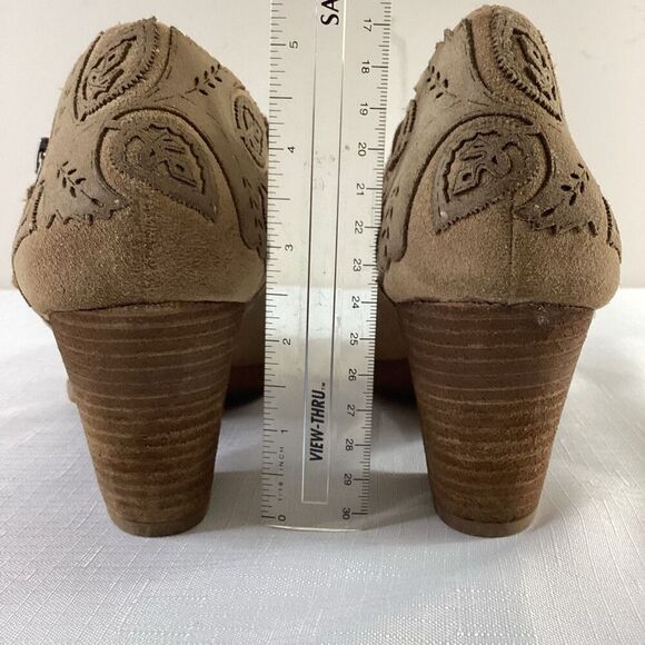 Nurture Women's Tan Suede Zip-up Ankle Bootie Size 7.5 - Picture 8 of 11